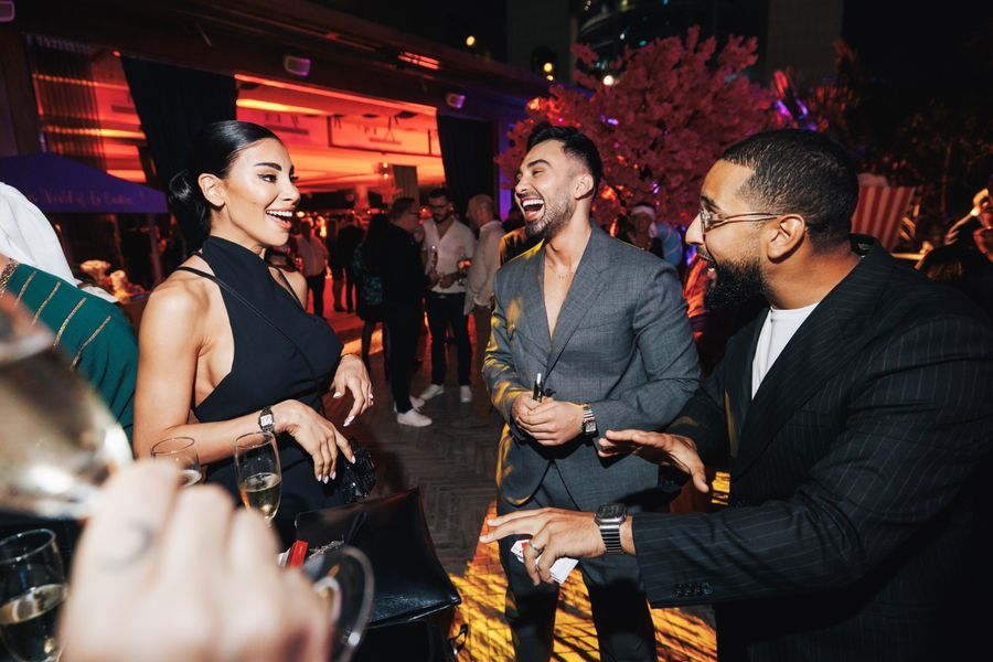 Mentalism with guests in a club